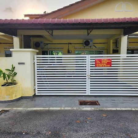 D'Haja 61 Klia Sepang With 3 Airconds & Wifi Villa Banting  Luaran gambar