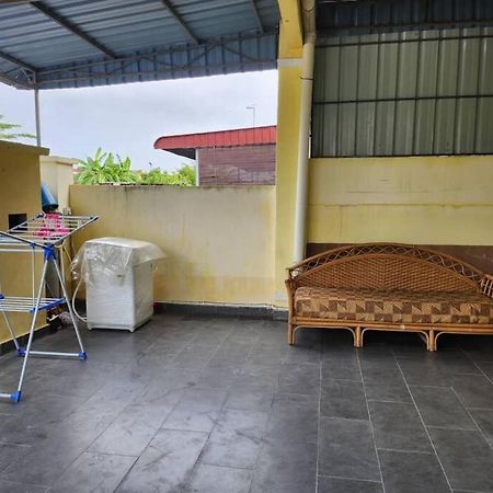 D'Haja 61 Klia Sepang With 3 Airconds & Wifi Villa Banting  Luaran gambar