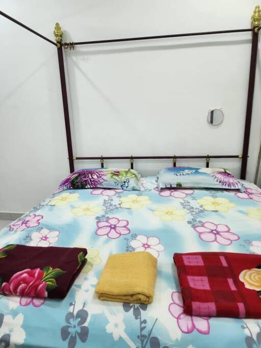 D'Haja 61 Klia Sepang With 3 Airconds & Wifi Villa Banting  Luaran gambar