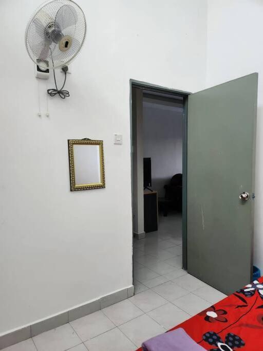 D'Haja 61 Klia Sepang With 3 Airconds & Wifi Villa Banting  Luaran gambar