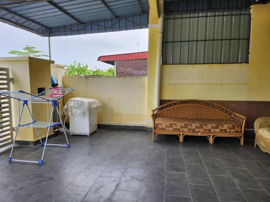 D'Haja 61 Klia Sepang With 3 Airconds & Wifi Villa Banting  Luaran gambar