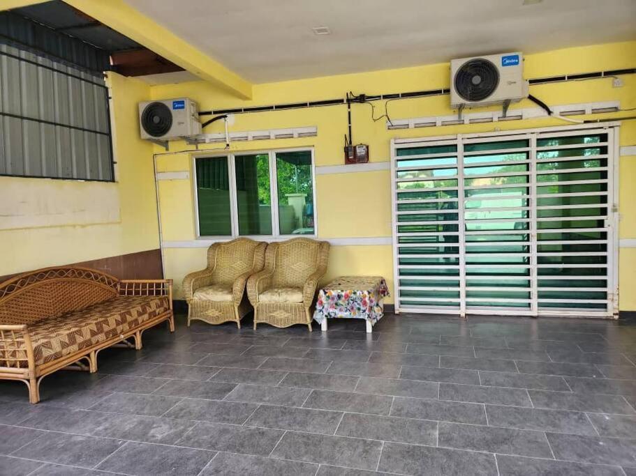 D'Haja 61 Klia Sepang With 3 Airconds & Wifi Villa Banting  Luaran gambar